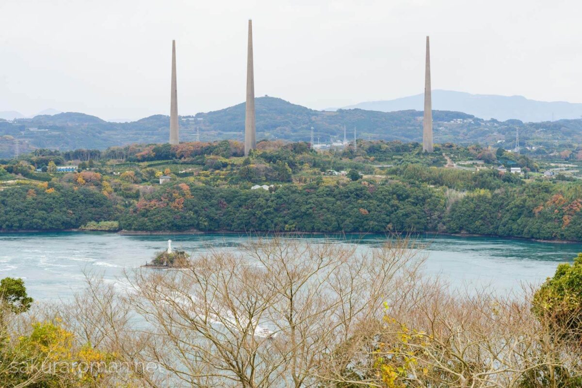 西海の丘展望台より望む針尾送信所無線塔。針尾瀬戸と弁天島越に綺麗に見える。
