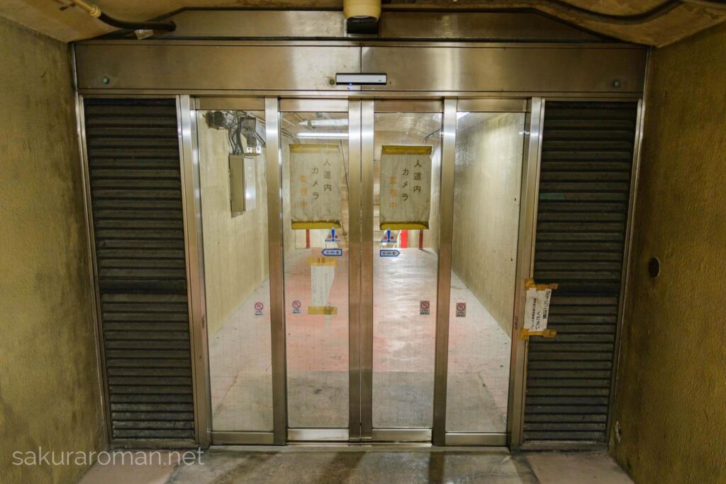 川崎港海底トンネル人道4