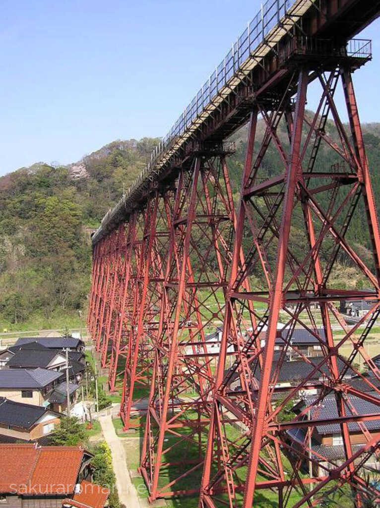 桜咲く春の余部鉄橋3