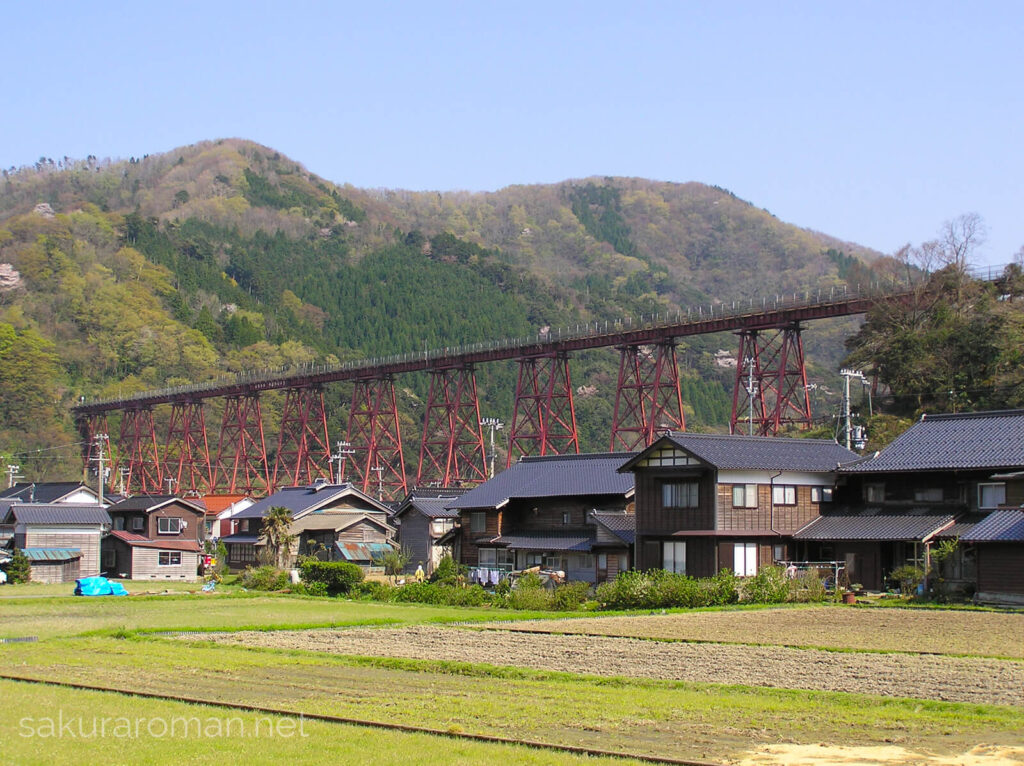 桜咲く春の余部鉄橋2
