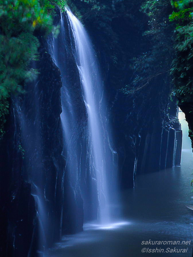 2002年8月にフィルムで撮影した高千穂峡の真名井の滝