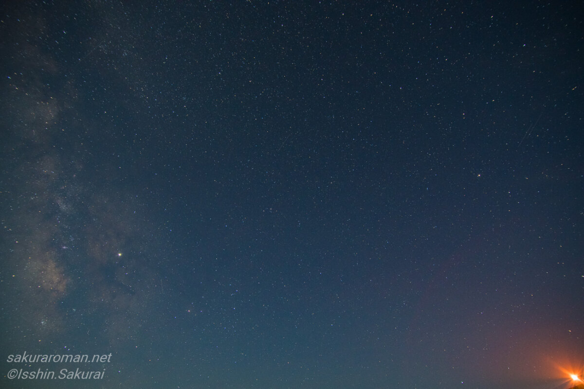 北海道最南端の白神岬で朝を待つ静かな時間、満天の星空と天の川が広がる夜景