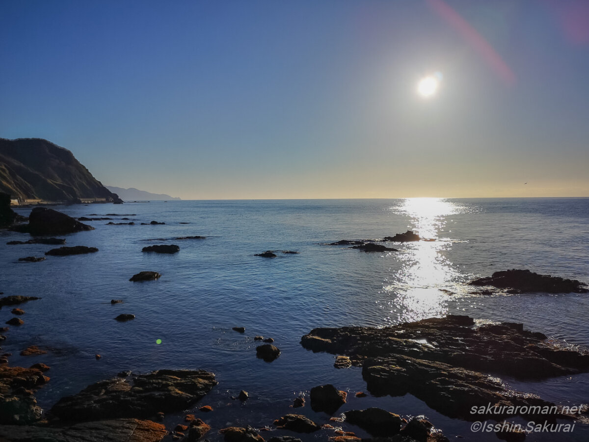 北海道松前町の白神岬で朝日を寝過ごした後に見た穏やかな海と朝の風景